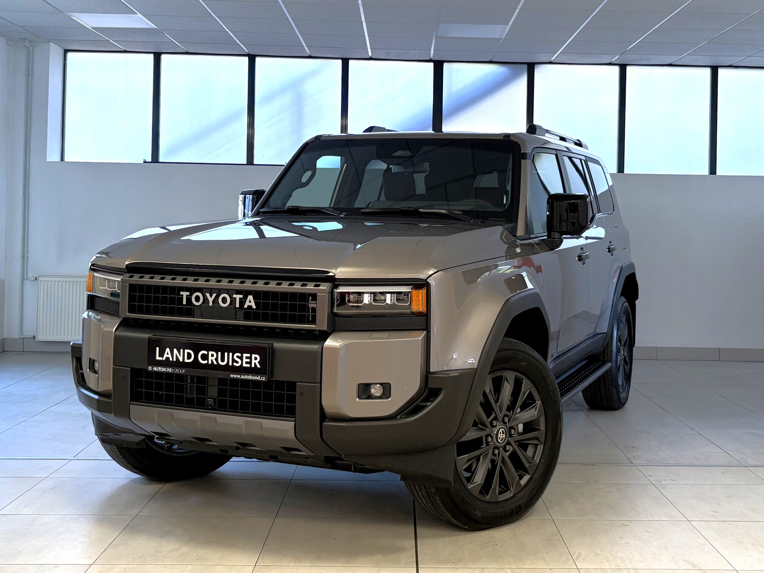 Toyota Land Cruiser 2,8L Diesel, Executive Skyview, 4×4