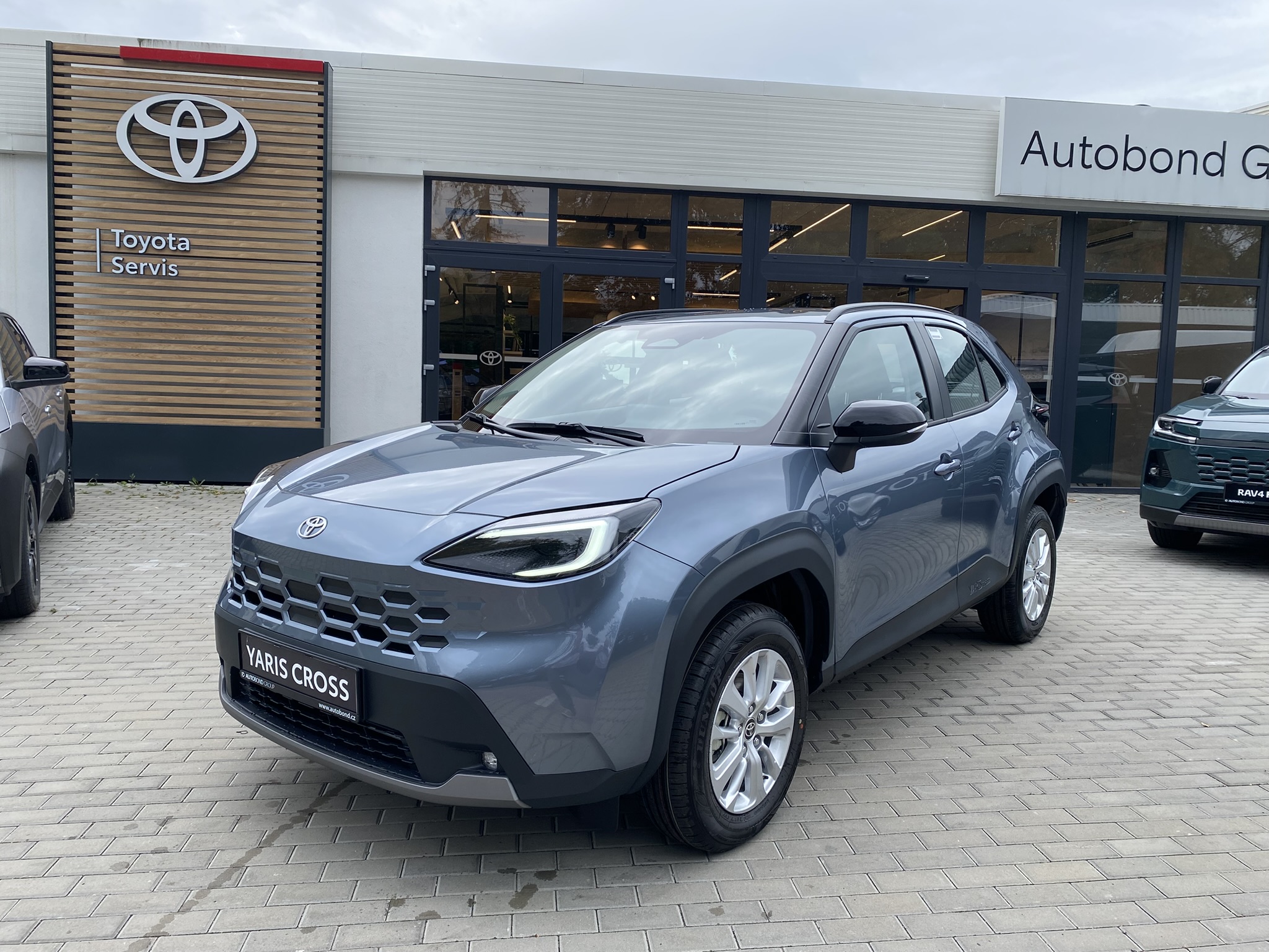 Toyota Yaris Cross 1.5 HEV COMFORT + zimní kola