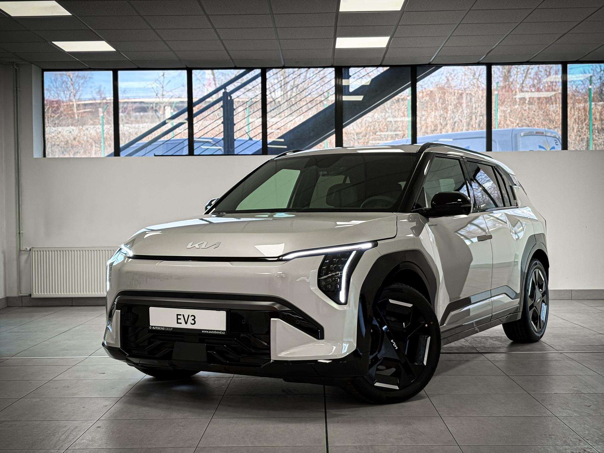 KIA EV3 Synchronní AC elektromotor, 4×2, 150 KW + 81,4 KWH