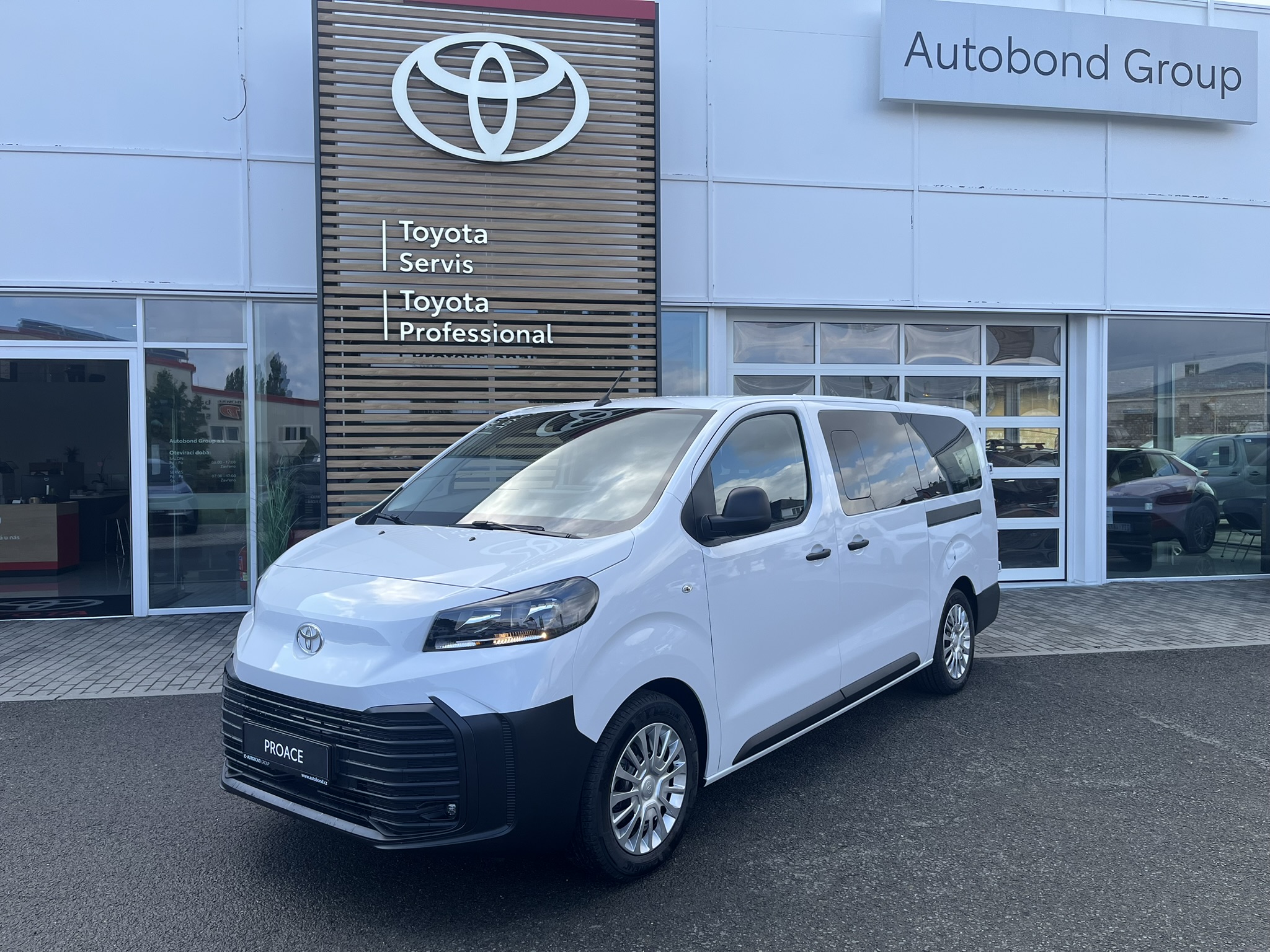 Toyota Proace Verso L2 2.2L 6MT Combi + TAŽNÉ ODNÍMATELNÉ