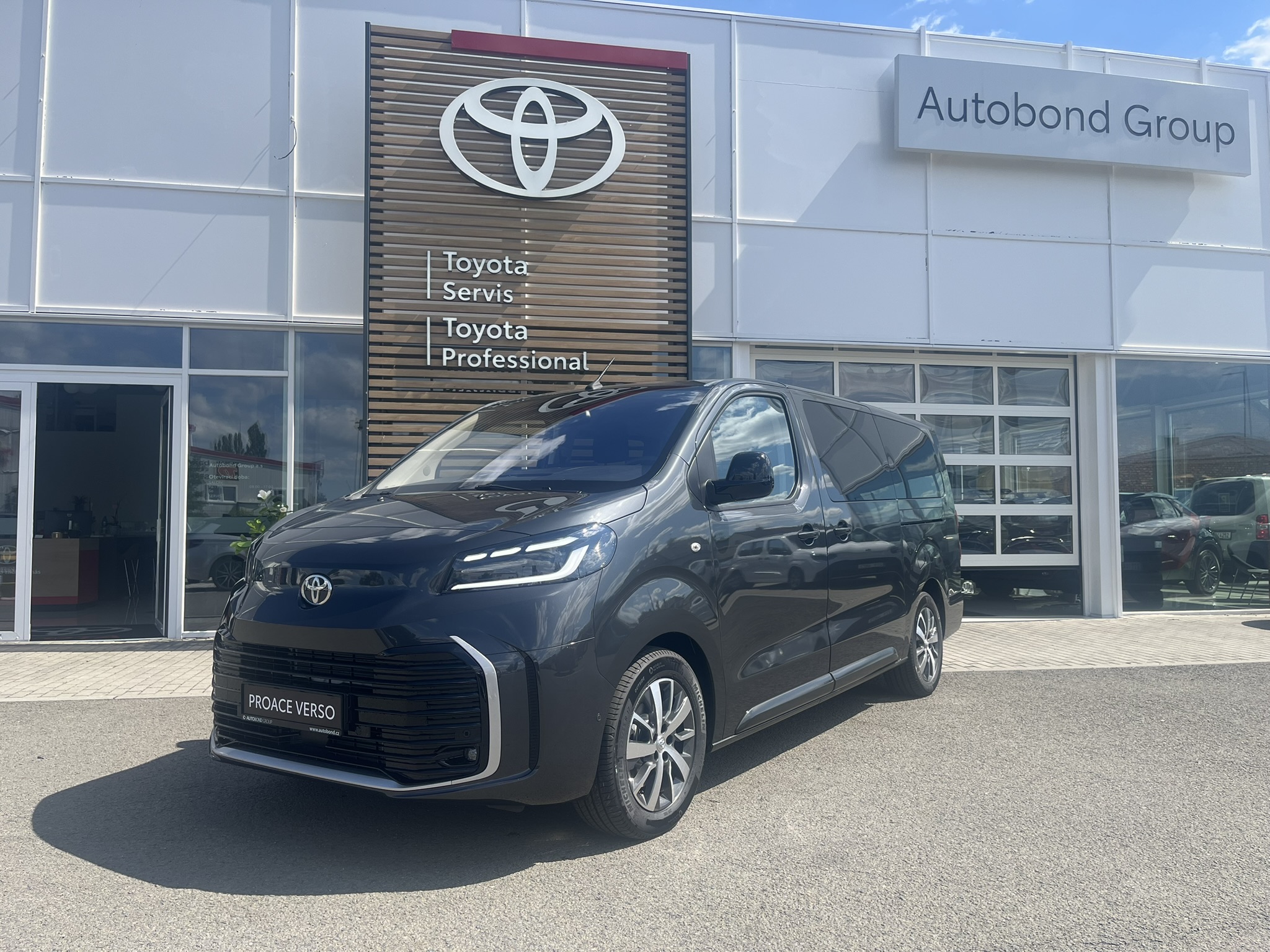 Toyota Proace Verso 2.2L 180k 8AT Family + TAŽNÉ ODNÍMATELNÉ