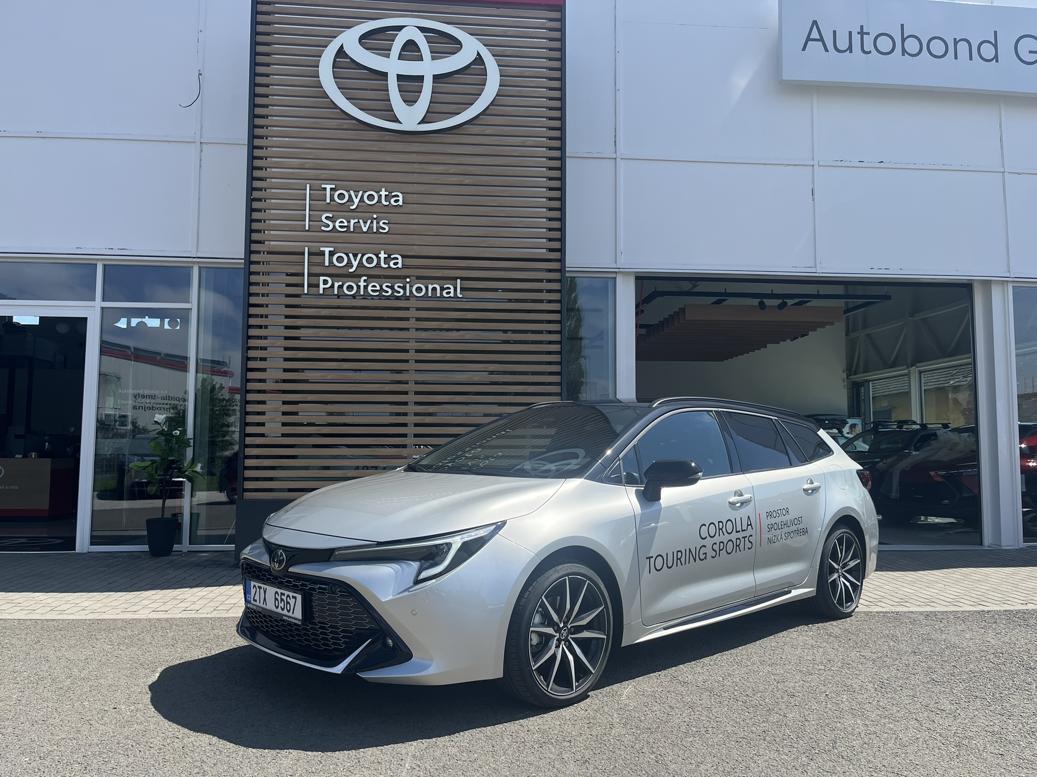 Toyota Corolla TS 2.0L HEV GR Sport + TAŽNÉ ODNÍMATELNÉ