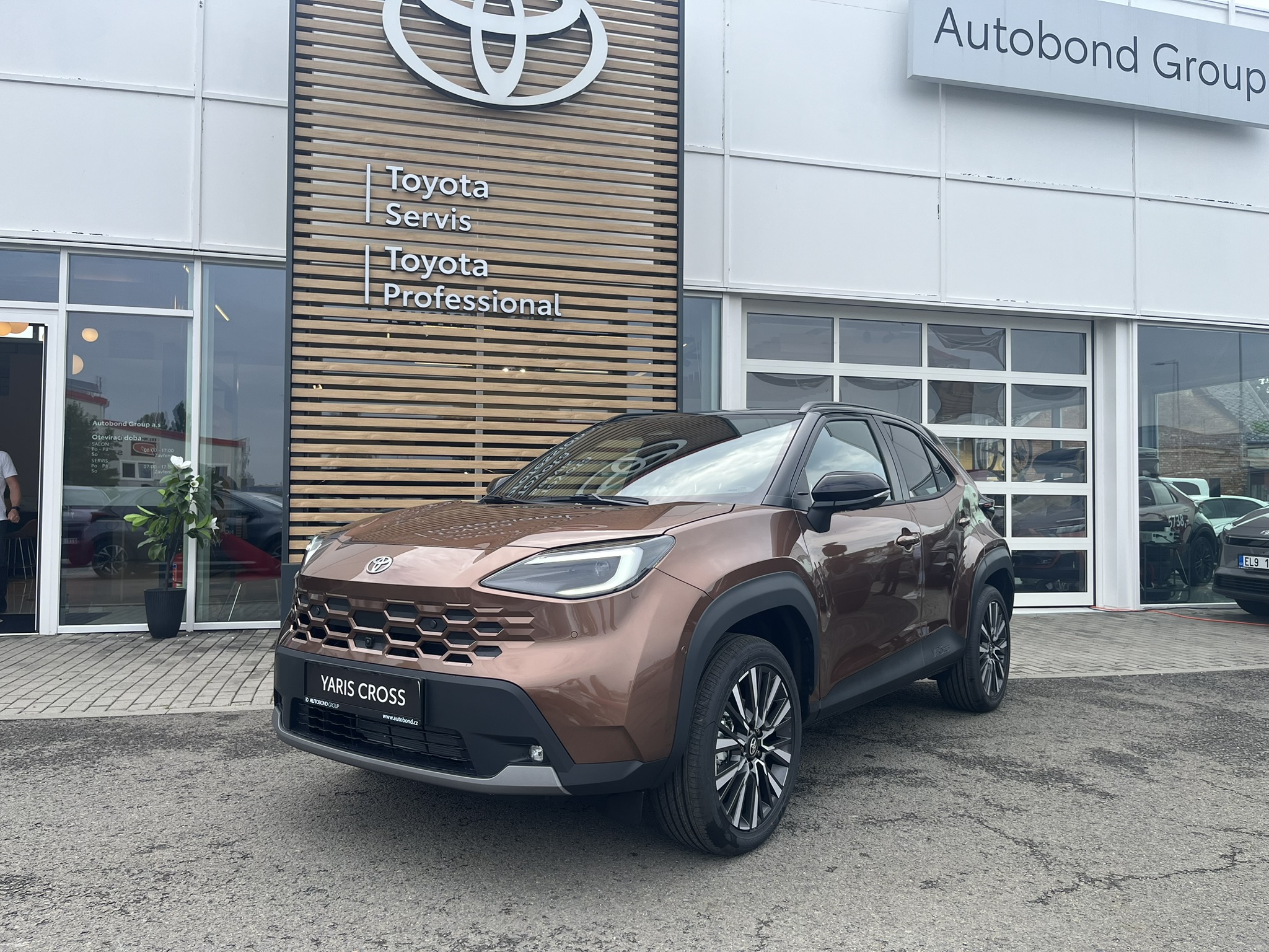 Toyota Yaris Cross 1.5L 130k 4×4 Executive Tech VIP + ZIMNÍ KOLA ZDARMA