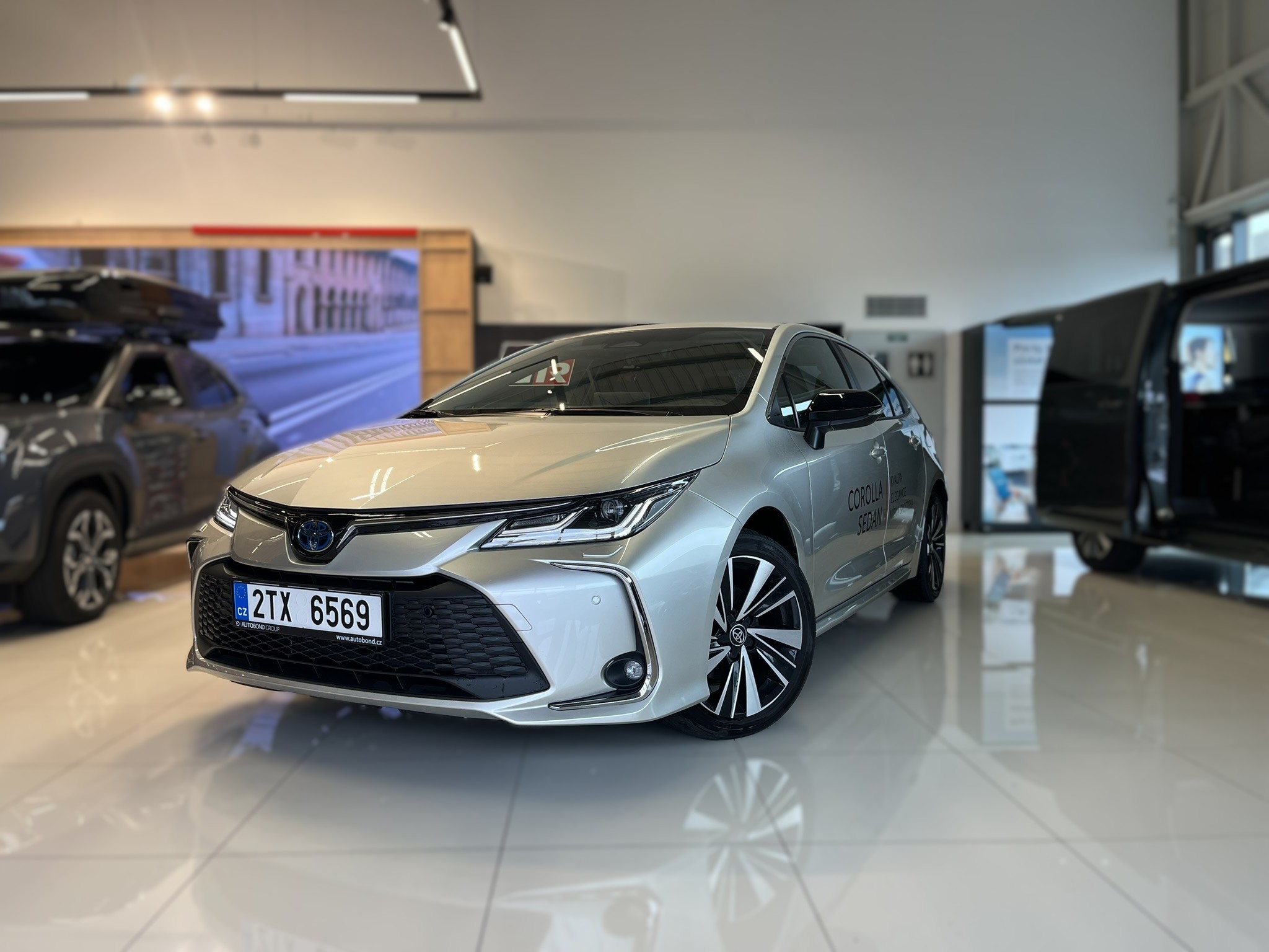 Toyota Corolla SD 1.8 HEV Style | TAŽNÉ ODNÍMATELNÉ