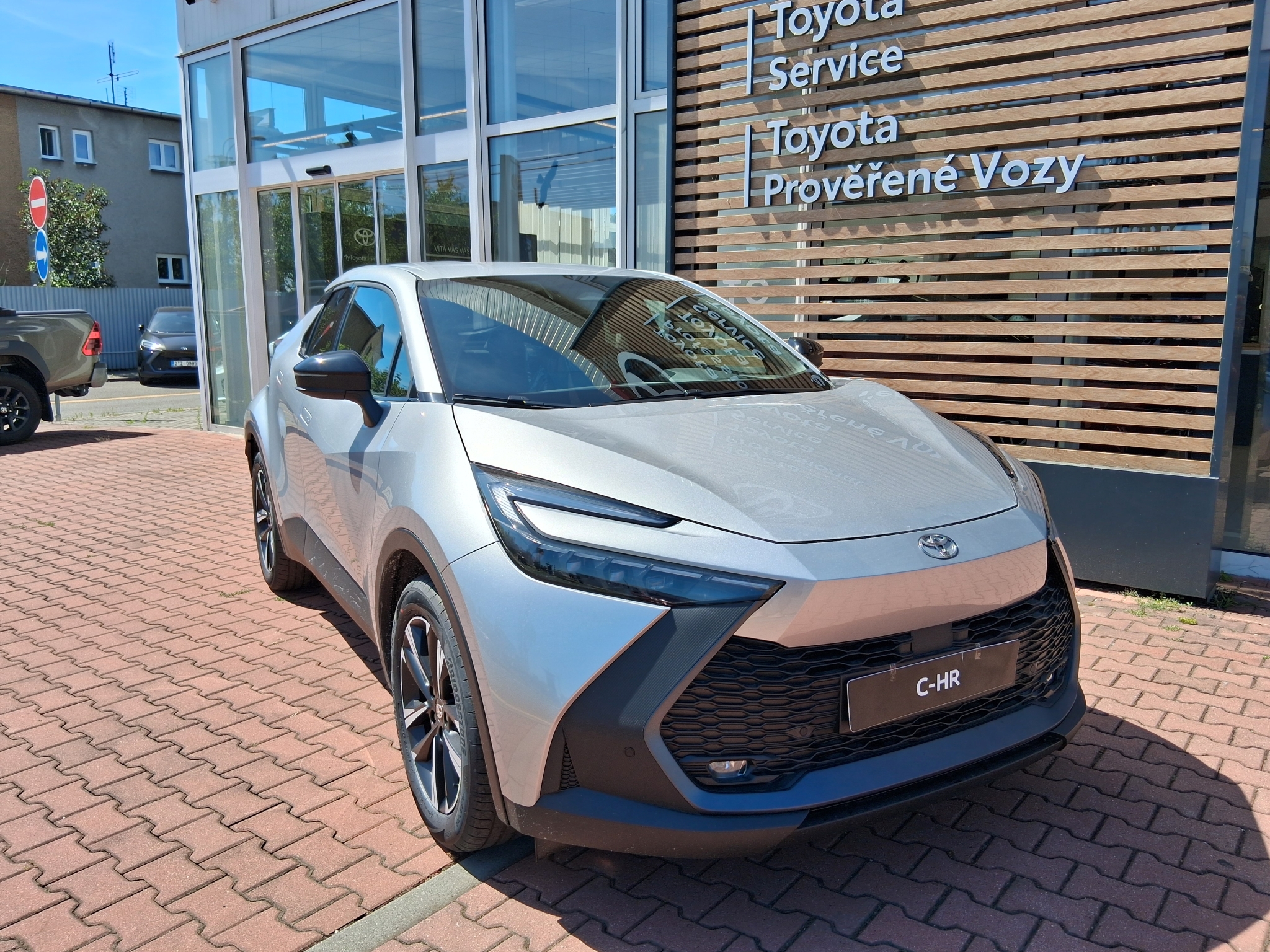 Toyota C-HR, C-HR stříbrná STYLE