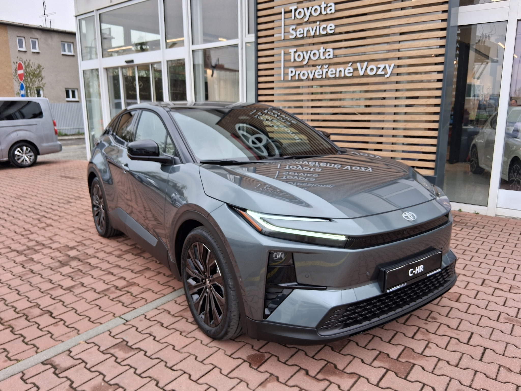 Toyota C-HR+ NG25 BEV343 AT 4X4