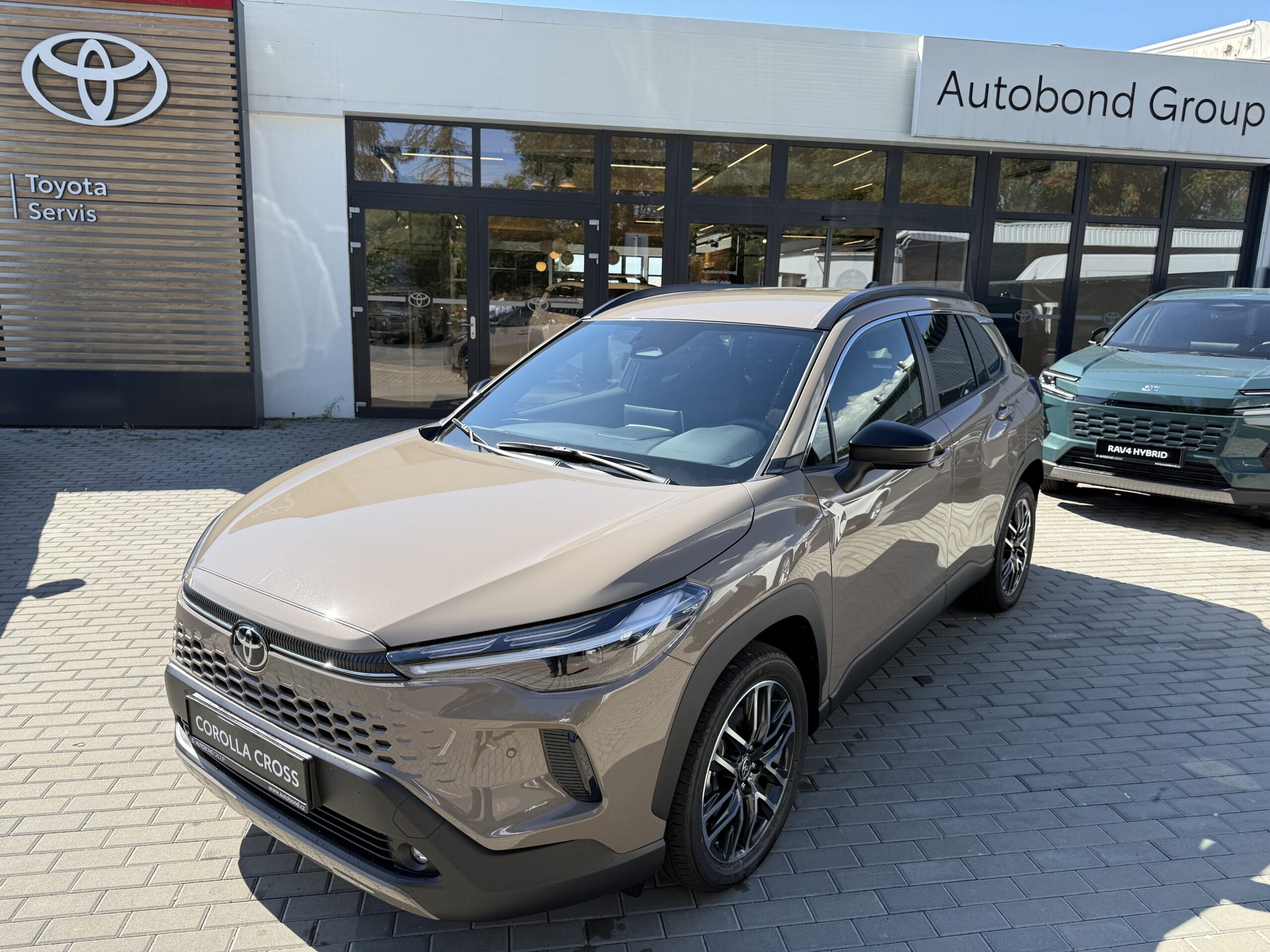 Toyota Corolla Cross 1.8 HEV STYLE + zimní kola