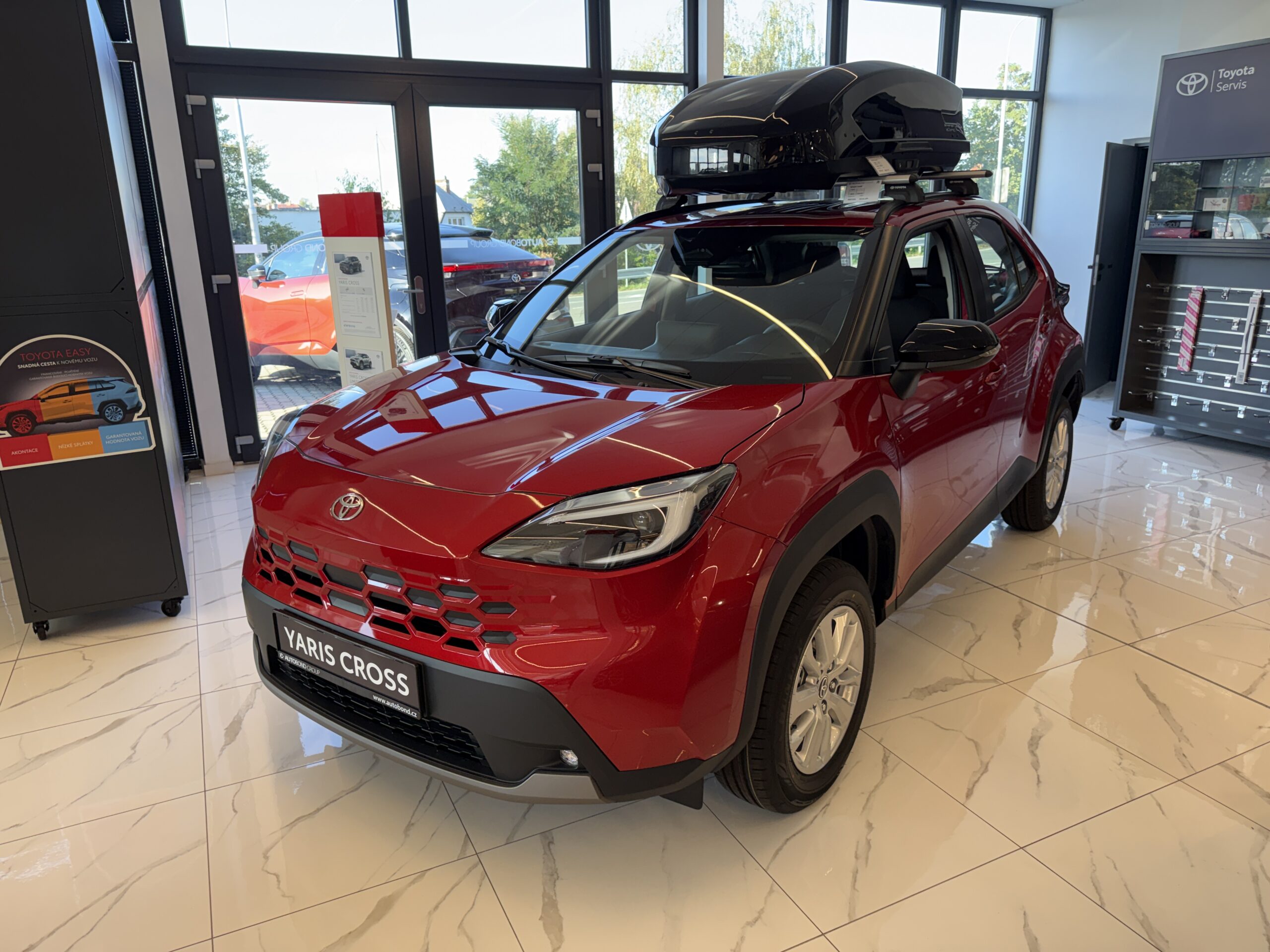 Toyota Yaris Cross 1.5 HEV COMFORT + zimní kola