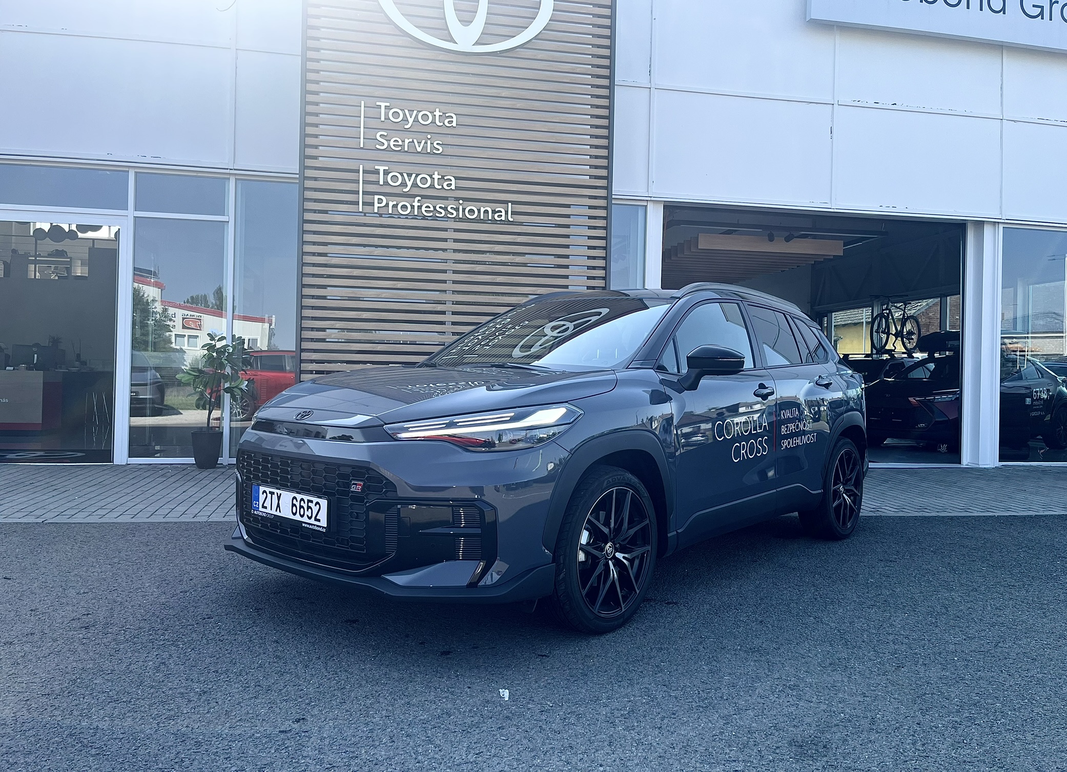 Toyota Corolla Cross GR Sport 4×4 2.0L HEV