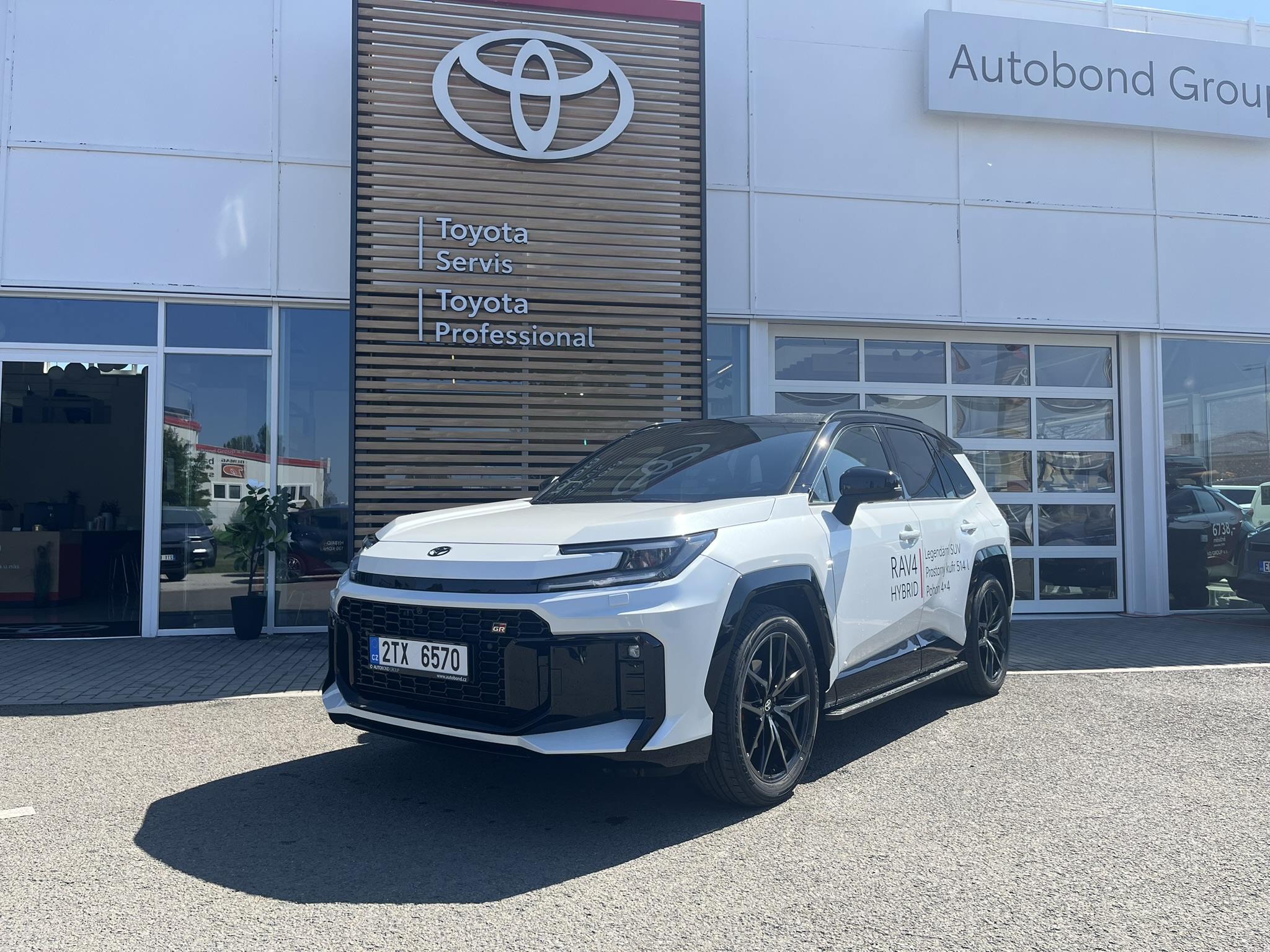 Toyota RAV4 GR Sport 2.5L HEV (194k) + ODNÍMATELNÉ TAŽNÉ