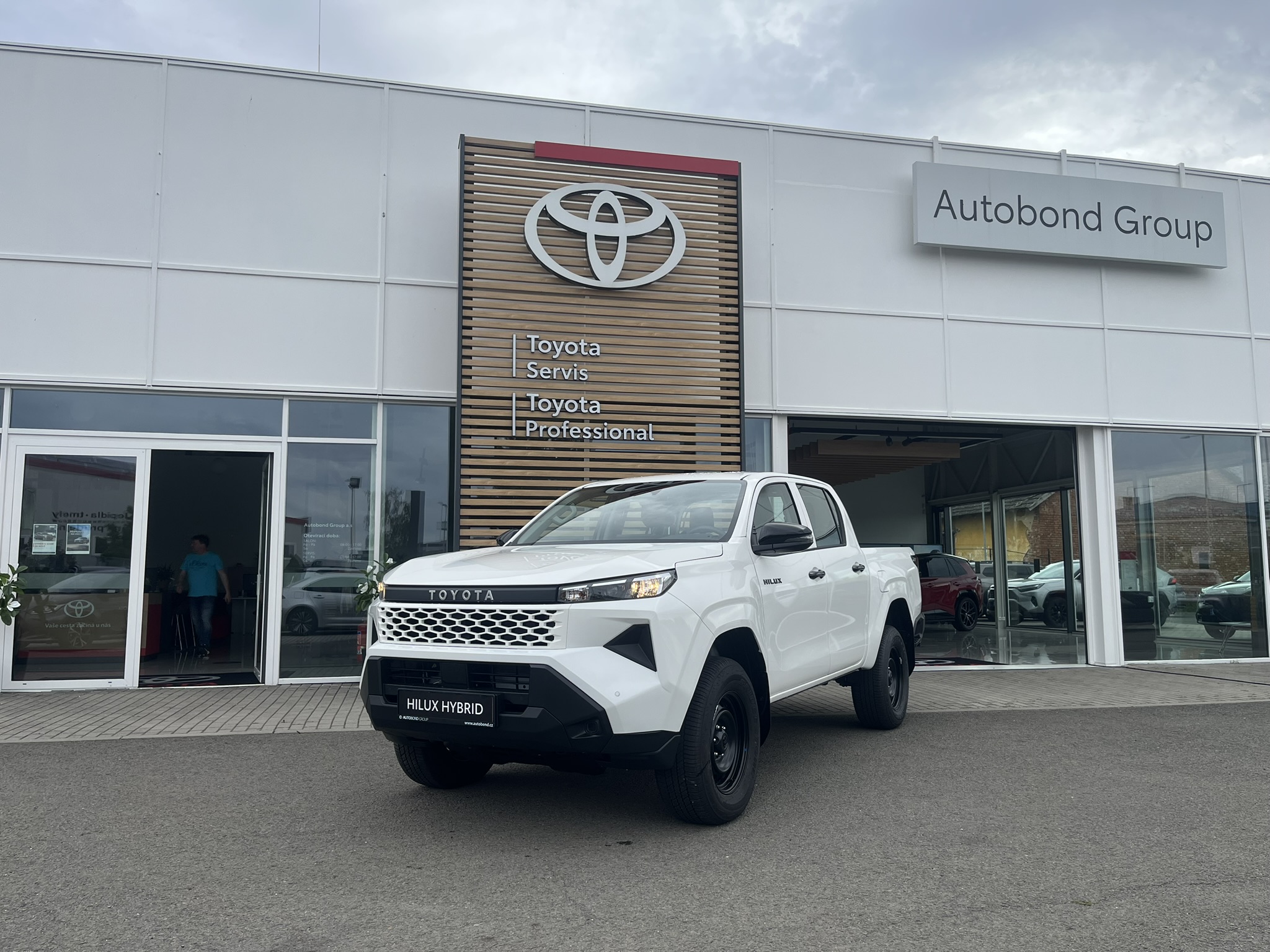 Toyota Hilux 2.8D MHEV Live 4×4