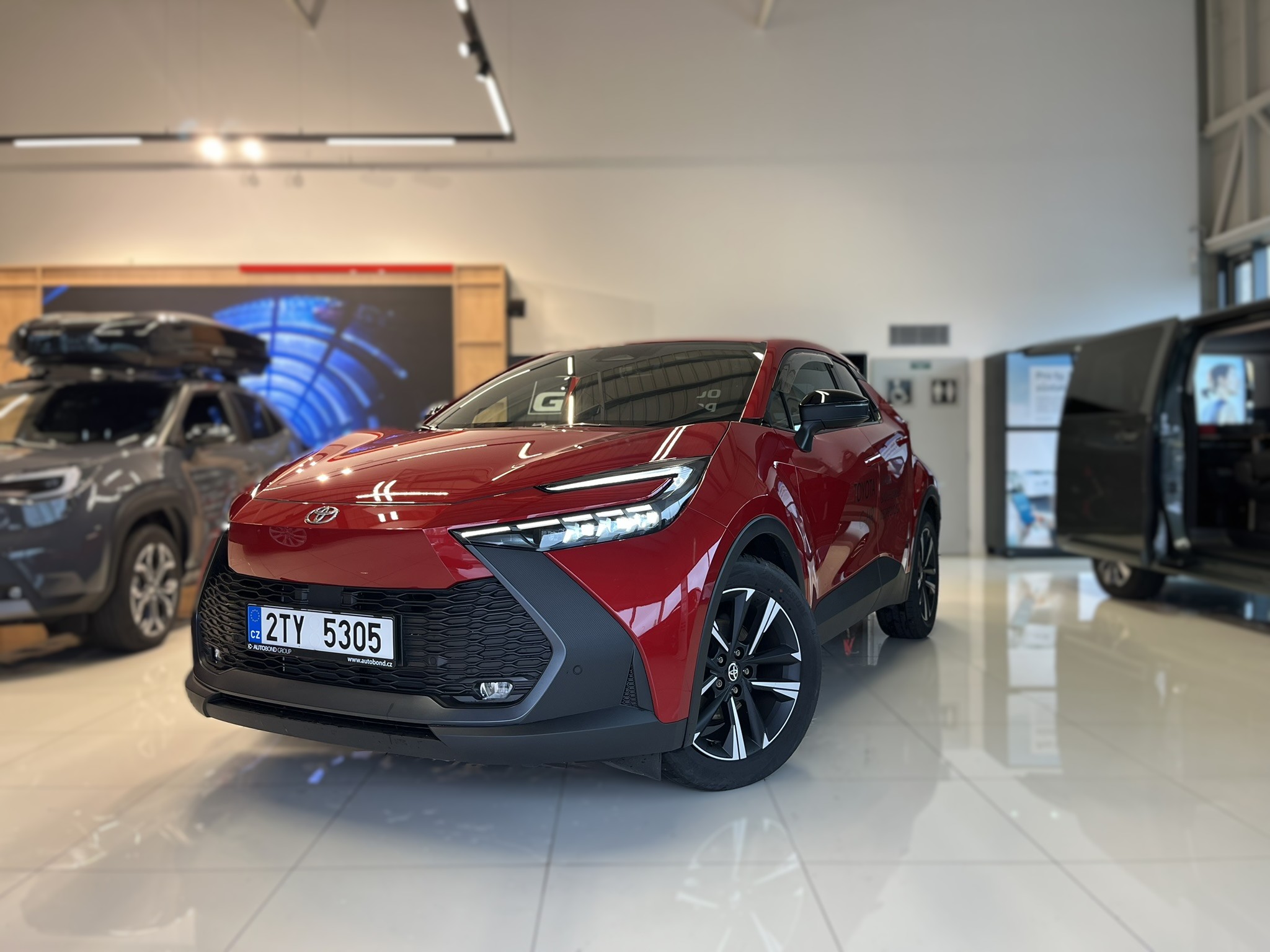 Toyota C-HR Style 1.8L HEV | IHNED K ODBĚRU