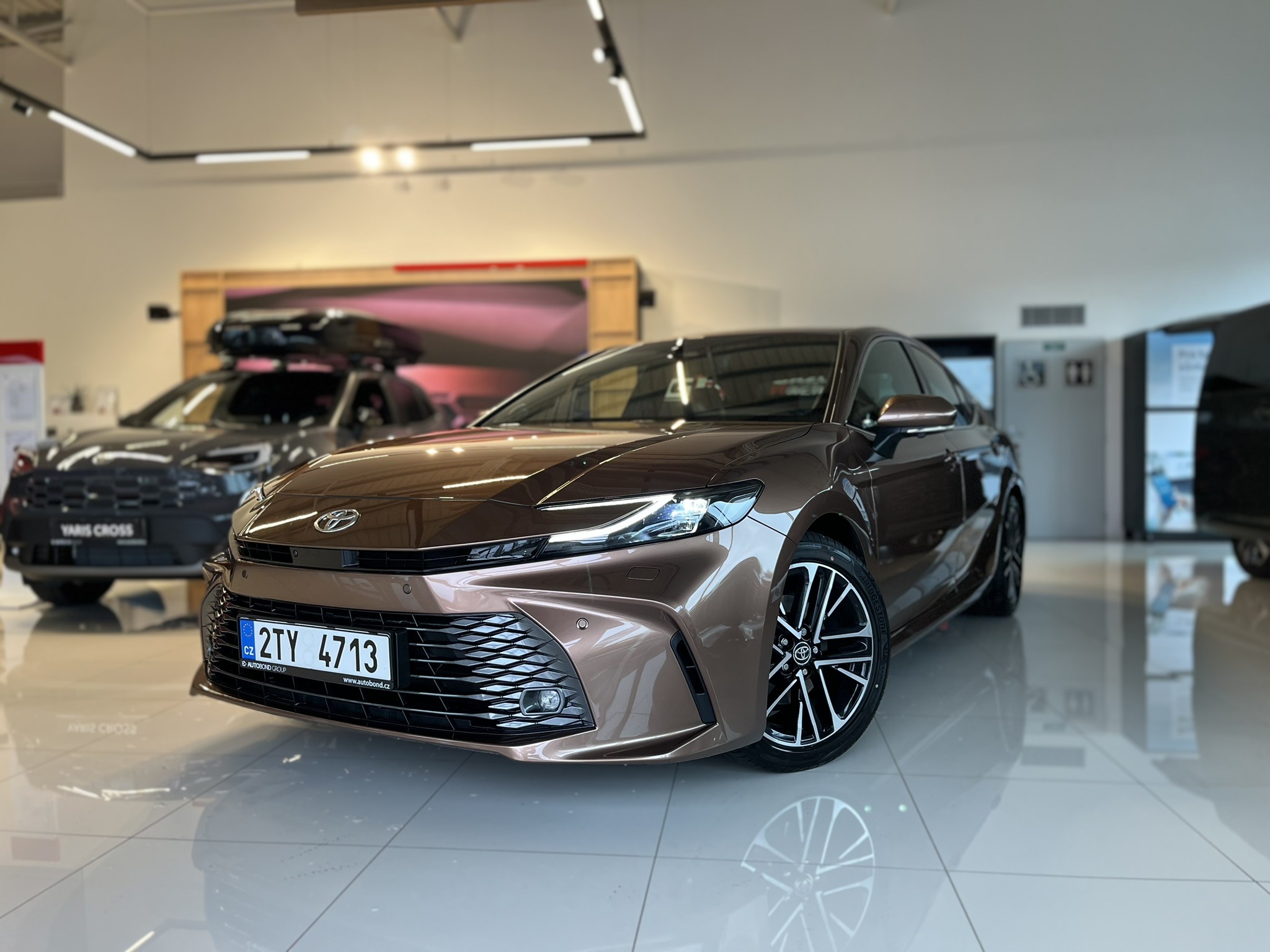 Toyota Camry 2.5L HEV Executive | SKLADEM