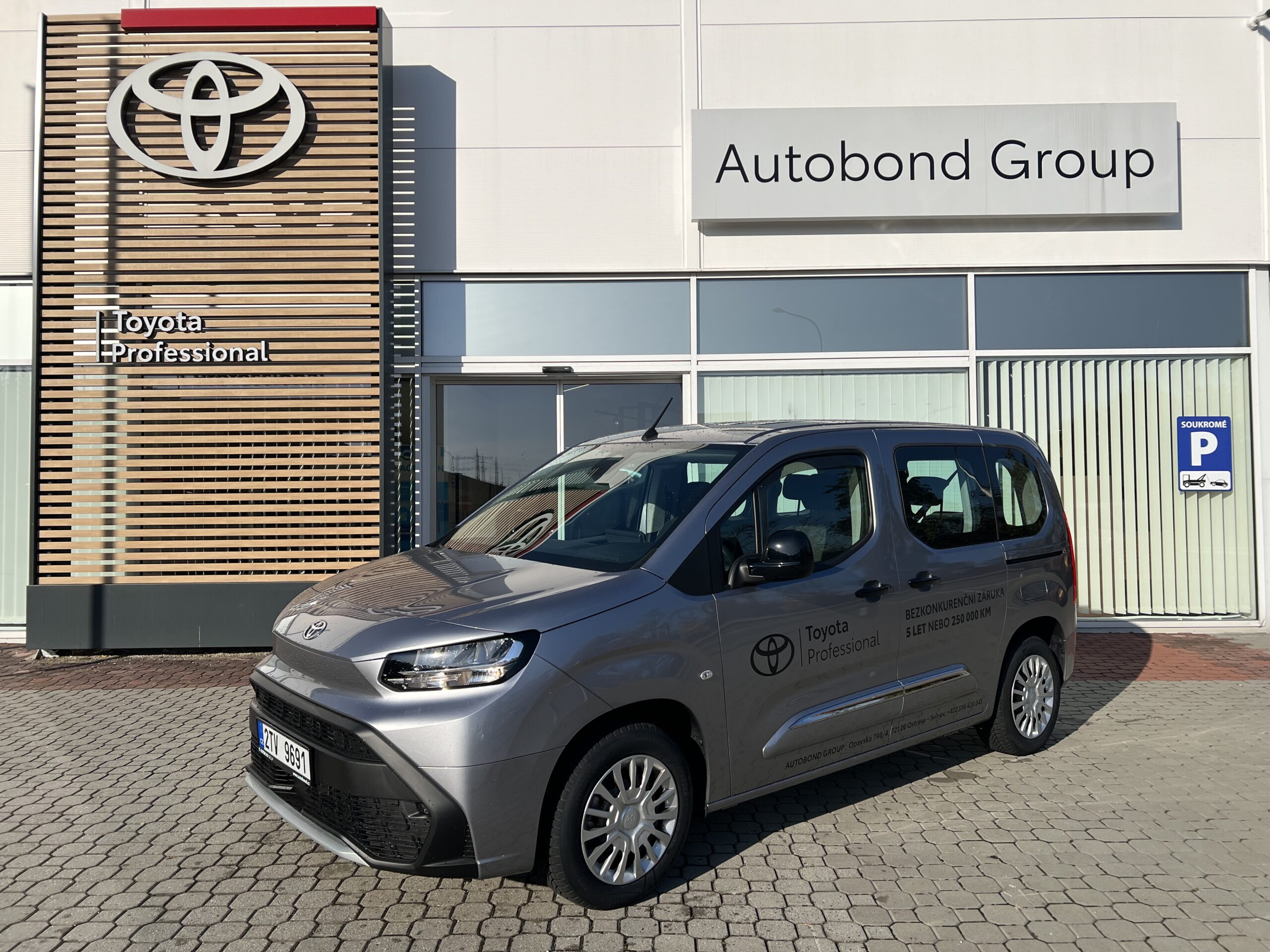 Toyota Proace City Verso 1.2T Business Tailgate 5S Short + tažné zařízení
