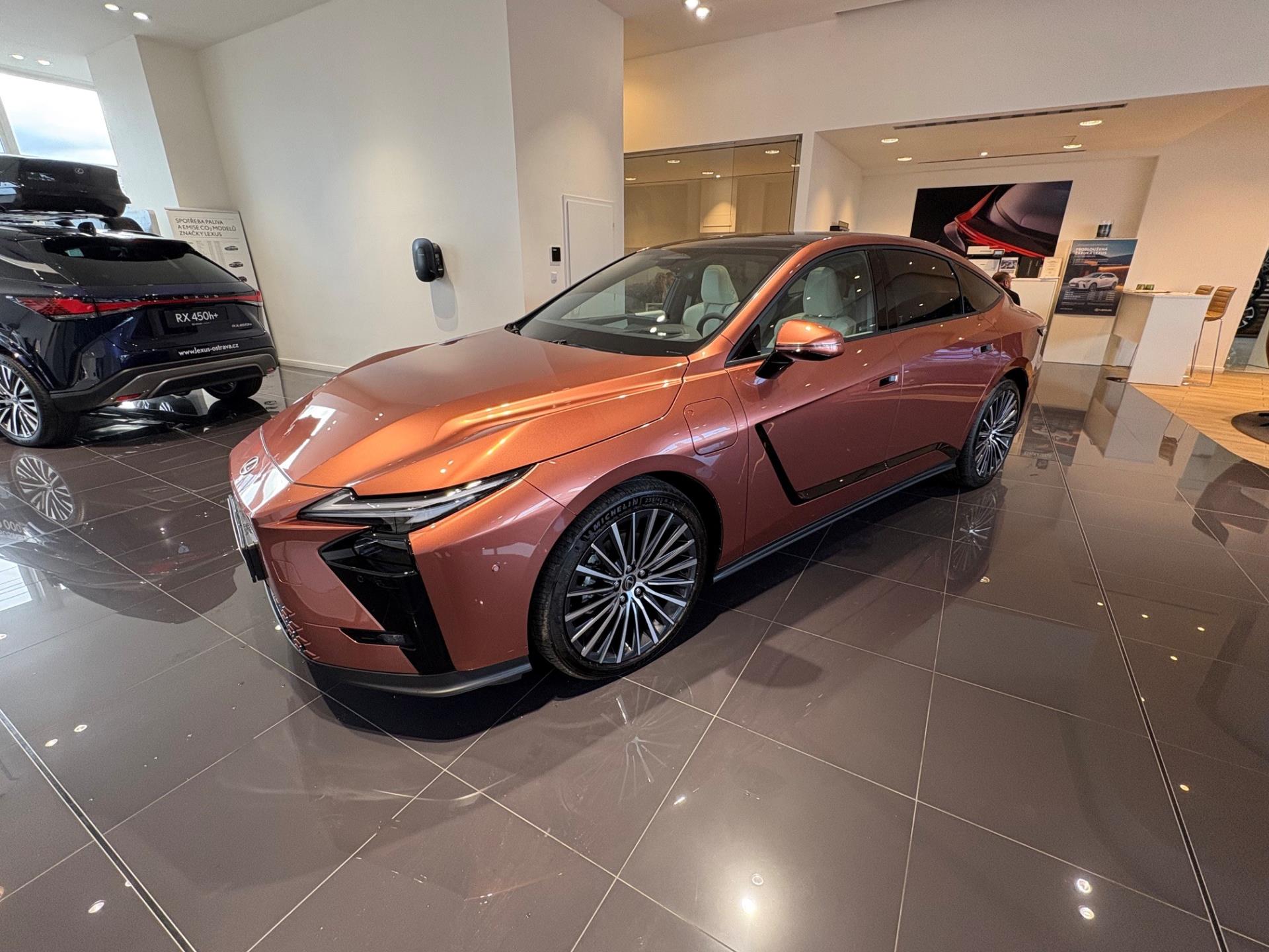 Lexus ES Omotenashi + 21″+ Ottoman