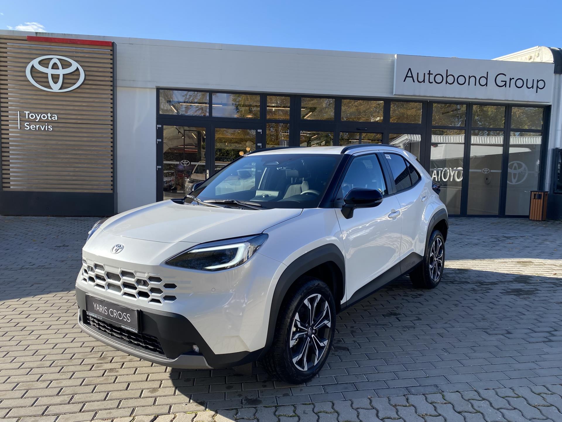 Toyota Yaris Cross 1.5 HEV STYLE + zimní kola