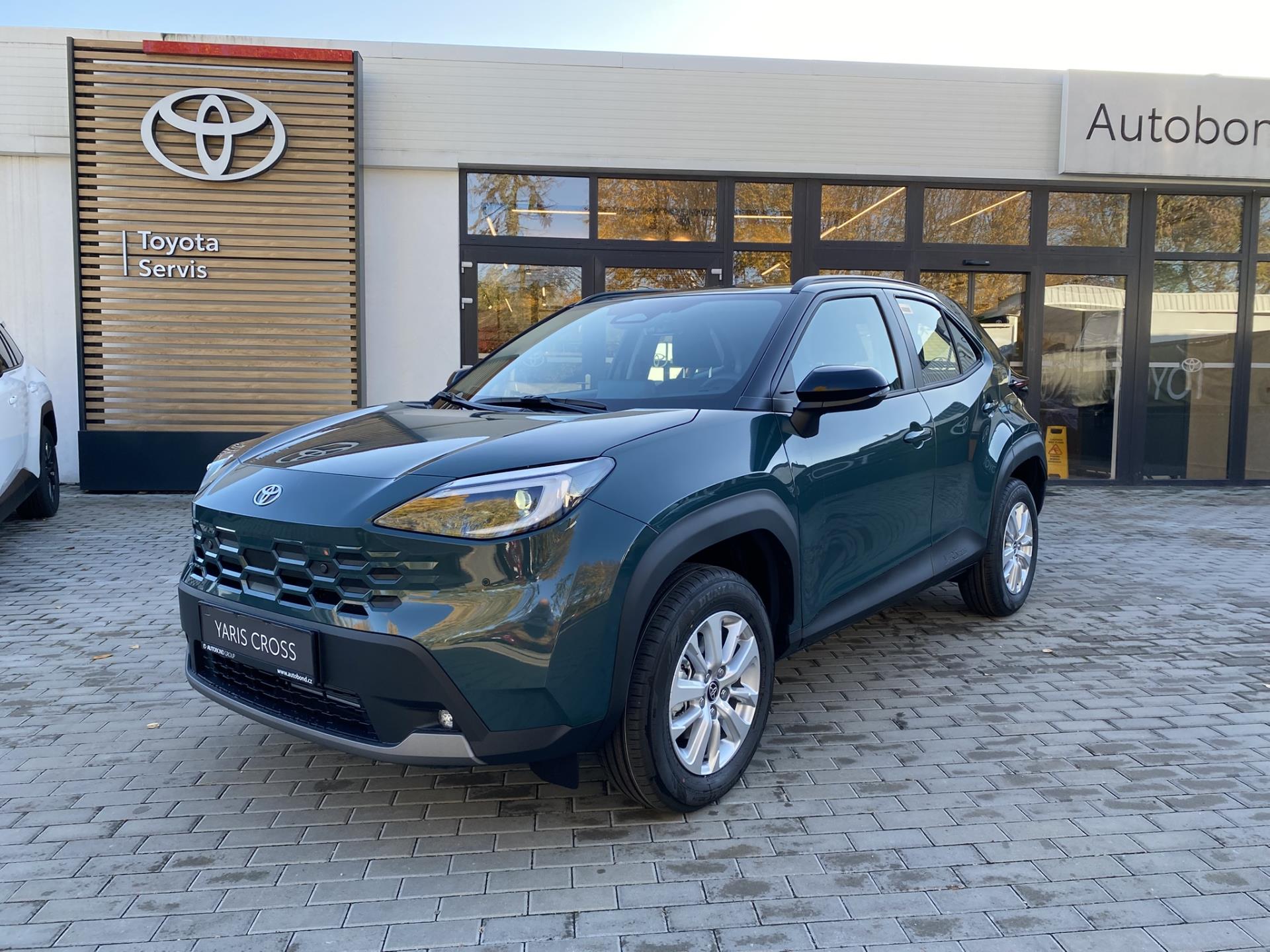 Toyota Yaris Cross 1.5 HEV COMFORT BUSINESS + zimní kola
