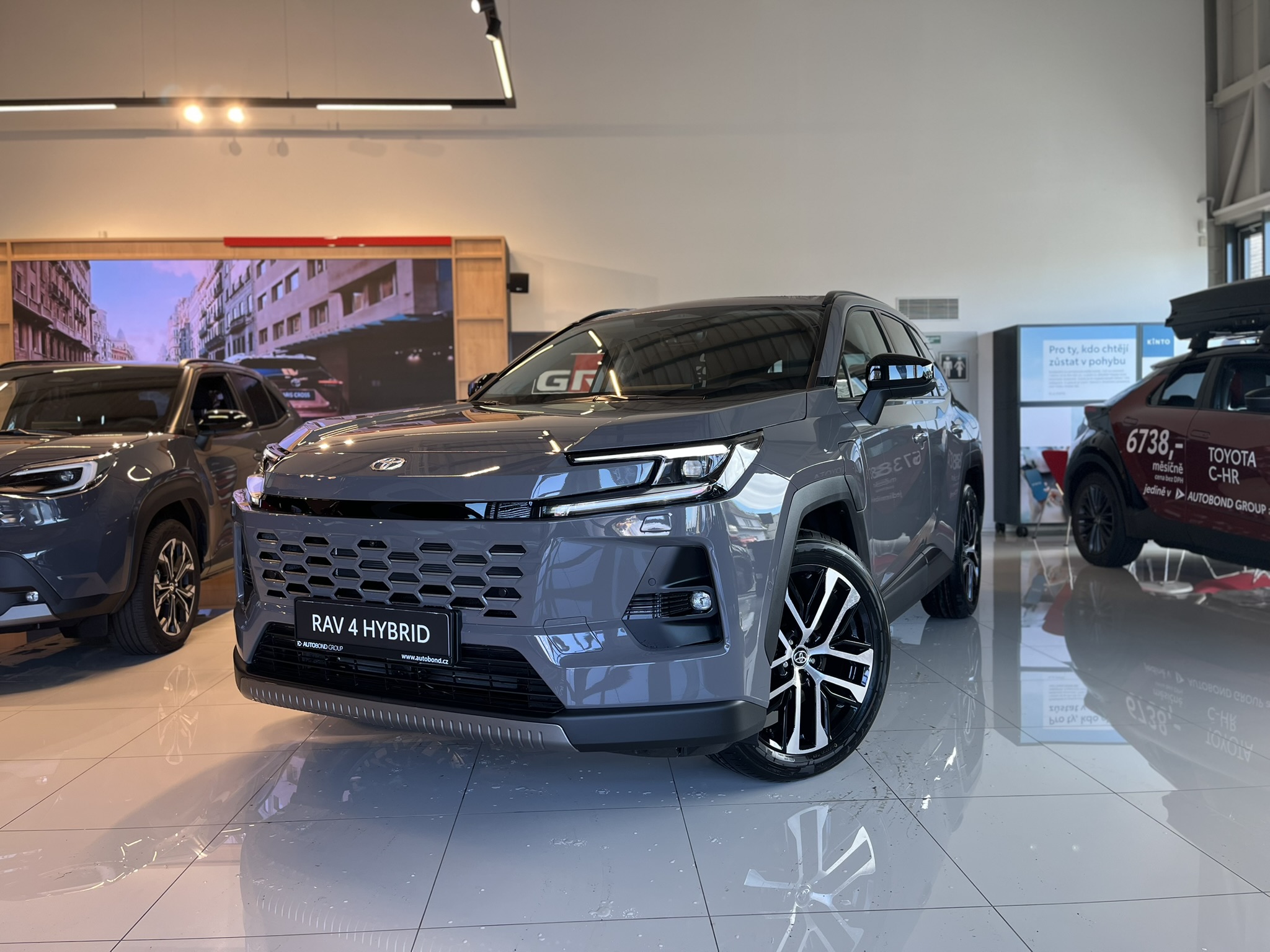 Toyota RAV4 2.5L PHEV 4×4 Executive | SKLADEM!