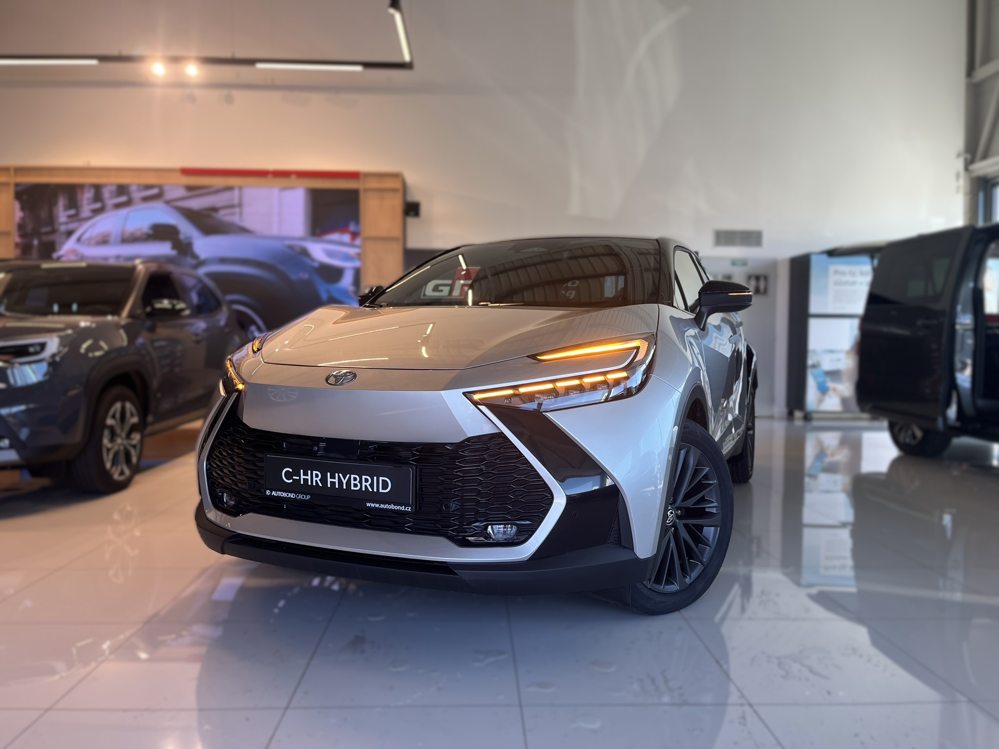 Toyota C-HR 2.0 Plug-in Hybrid Tokyo Edition | SKLADEM!