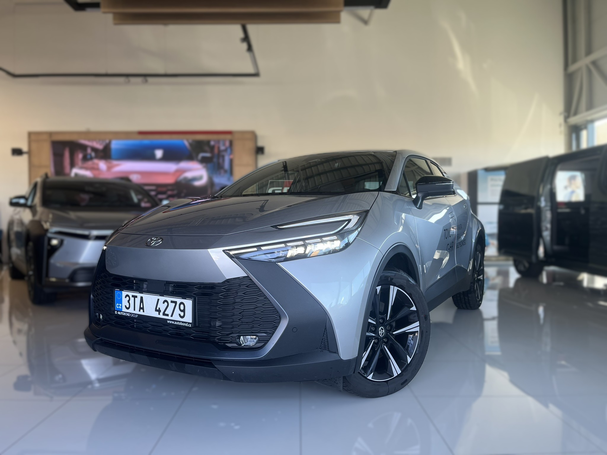 Toyota C-HR 2.0 PHEV Style | ZIMNÍ PNEU